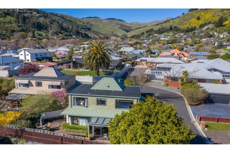 Photo of property in 8 Herbs Place, Cashmere, Christchurch, 8022