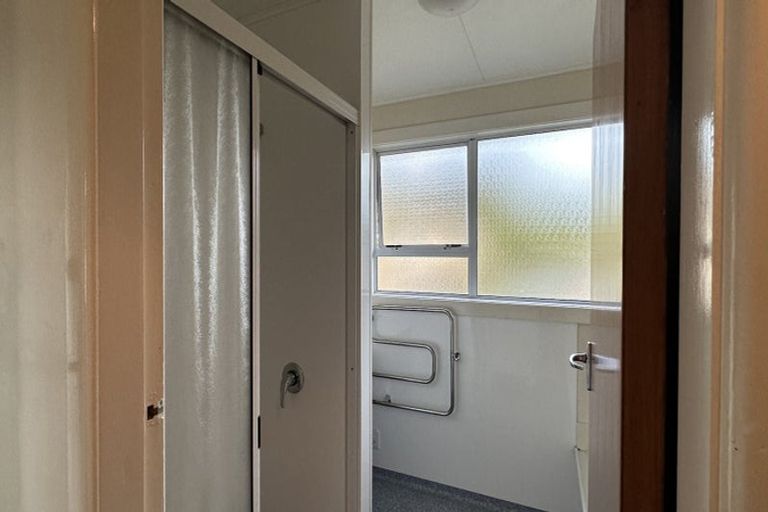 Photo of property in 9 Omega Street, Newlands, Wellington, 6037