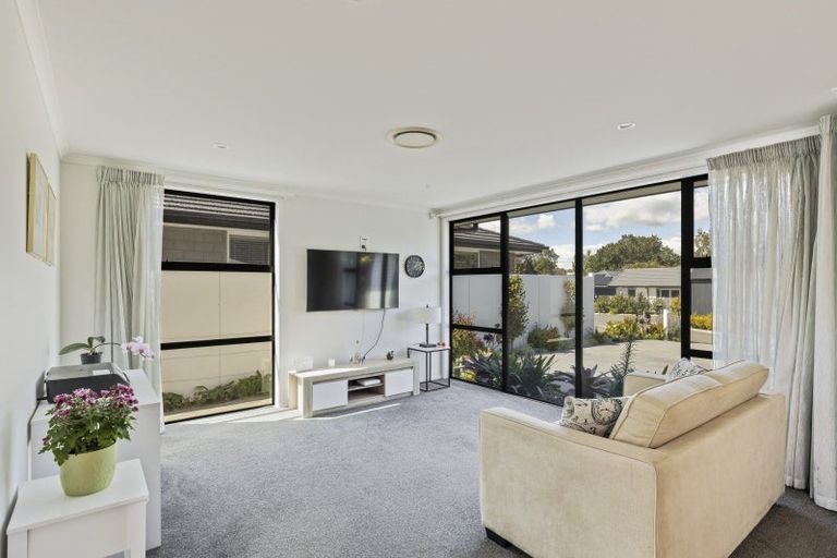 Photo of property in 10 Mackillop Way, Brooklands, New Plymouth, 4310