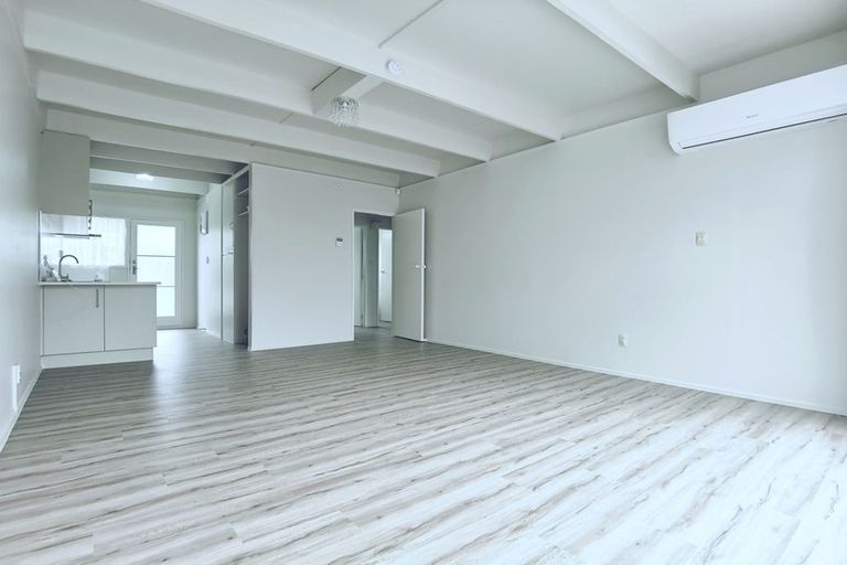 Photo of property in 2/39 Rathgar Road, Henderson, Auckland, 0610