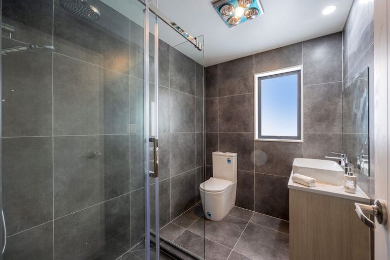 Photo of property in 49b Golf Road, New Lynn, Auckland, 0600