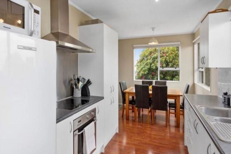 Photo of property in 6 Owaka Close, Kelson, Lower Hutt, 5010