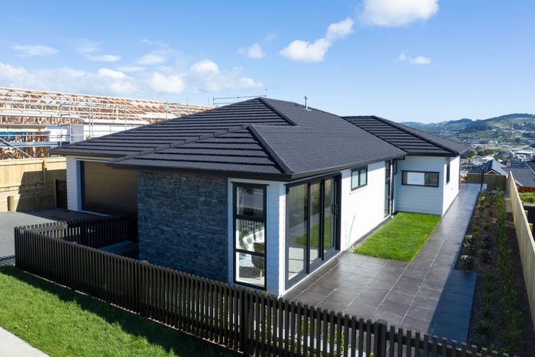 Photo of property in 26 Te Hoiere Street, Aotea, Porirua, 5024