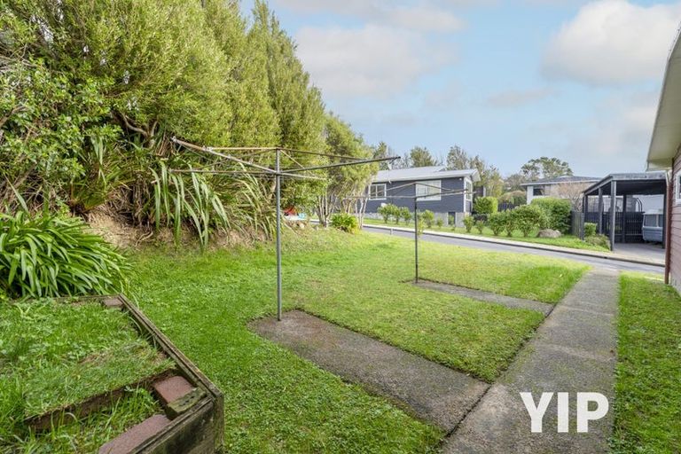 Photo of property in 15f2 Bloomsbury Grove, Newlands, Wellington, 6037