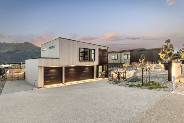 Photo of property in 9 Mills Road, Wanaka, 9305