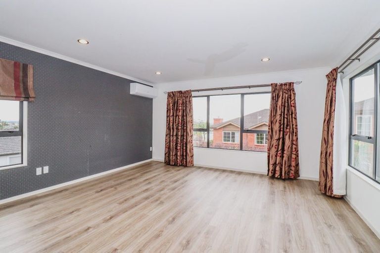 Photo of property in 16 Kinmont Rise, East Tamaki Heights, Auckland, 2016