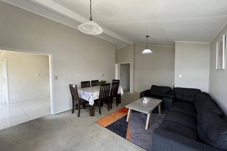 Photo of property in 15a Clendon Place, Manurewa, Auckland, 2102