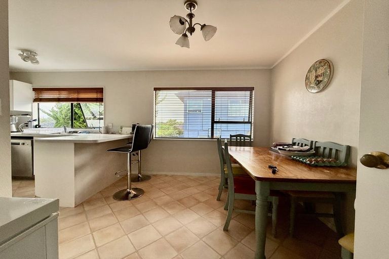 Photo of property in 1/8 Ronald Macken Place, Windsor Park, Auckland, 0632