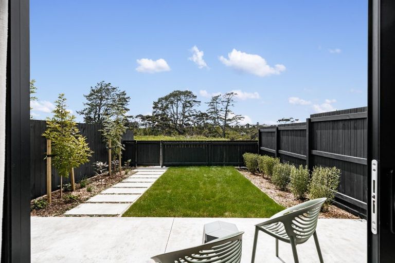 Photo of property in 9 Golden Fall Road, Hobsonville, 0616