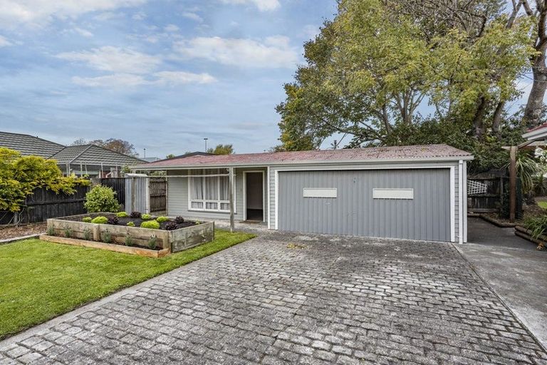 Photo of property in 197a Main North Road, Redwood, Christchurch, 8051