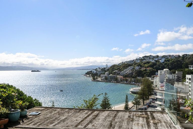 Photo of property in 3 Oriental Terrace, Oriental Bay, Wellington, 6011