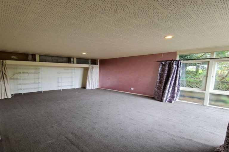 Photo of property in 16 De Val Drive, Titirangi, Auckland, 0604