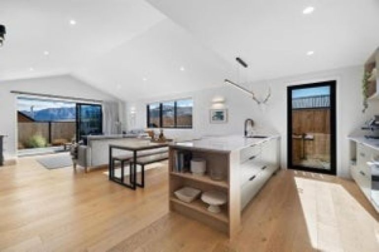 Photo of property in 52 Spur Ridge Rise, Jacks Point, 9371