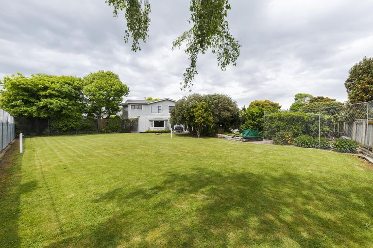 Photo of property in 12 Innes Place, Roslyn, Palmerston North, 4414