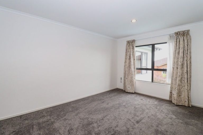 Photo of property in 16 Kinmont Rise, East Tamaki Heights, Auckland, 2016