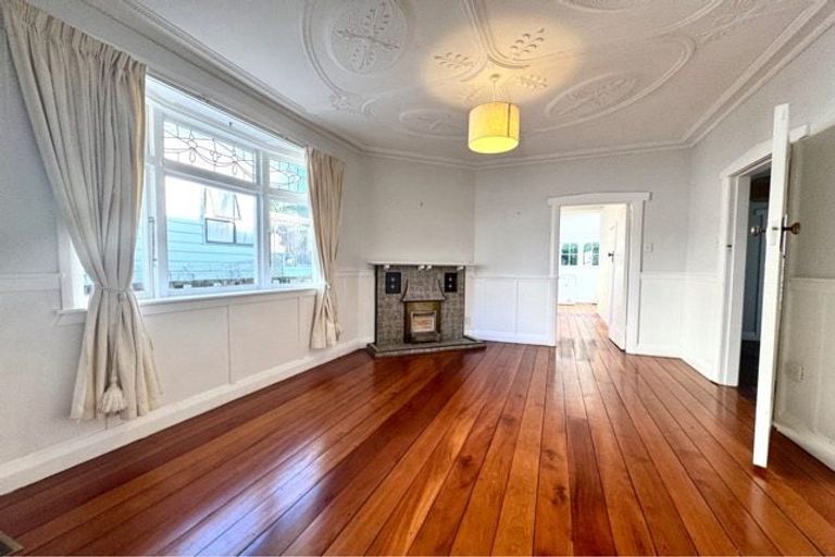 Photo of property in 12 Burrows Avenue, Karori, Wellington, 6012