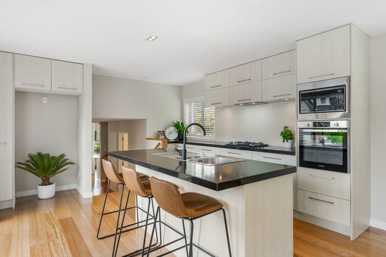 Photo of property in 5 Mural Place, Greenhithe, Auckland, 0632