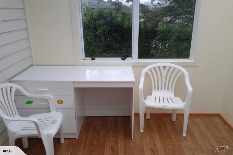 Photo of property in 3 Oswald Crescent, Paparangi, Wellington, 6037