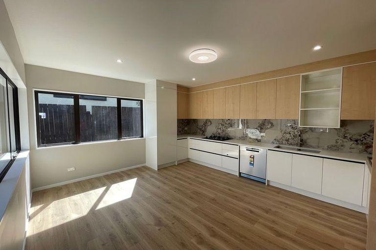 Photo of property in 3 Mark Edward Drive, Half Moon Bay, Auckland, 2012