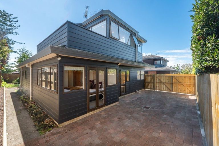 Photo of property in 2/14 Raleigh Road, Northcote, Auckland, 0627