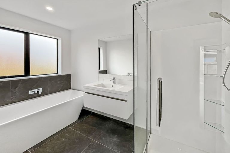 Photo of property in 35 Bill Hammond Drive, Belfast, 8051