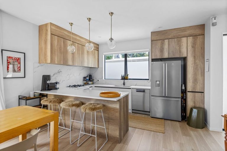 Photo of property in 27d Taipari Road, Te Atatu Peninsula, Auckland, 0610