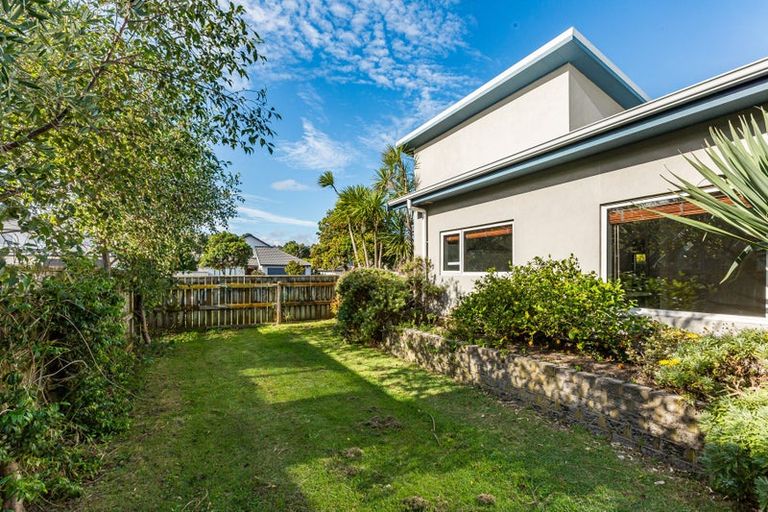 Photo of property in 6 Routeburn Avenue, Aotea, Porirua, 5024