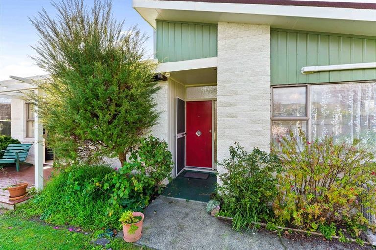 Photo of property in 1 Miro Street, Waikanae, 5036