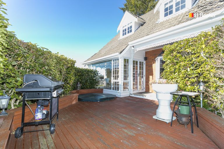 Photo of property in 69 Glenross Street, Glenross, Dunedin, 9011
