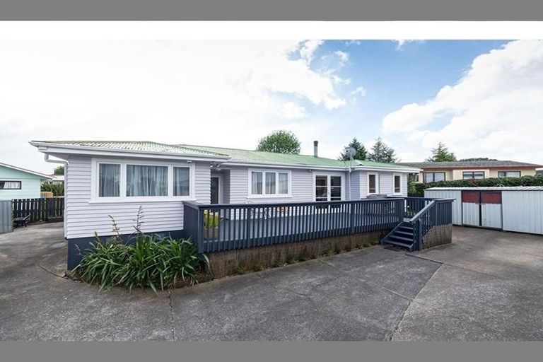 Photo of property in 23a Riserra Drive, Ranui, Auckland, 0612