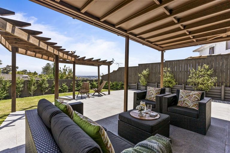 Photo of property in 98 Bleakhouse Road, Howick, Auckland, 2014