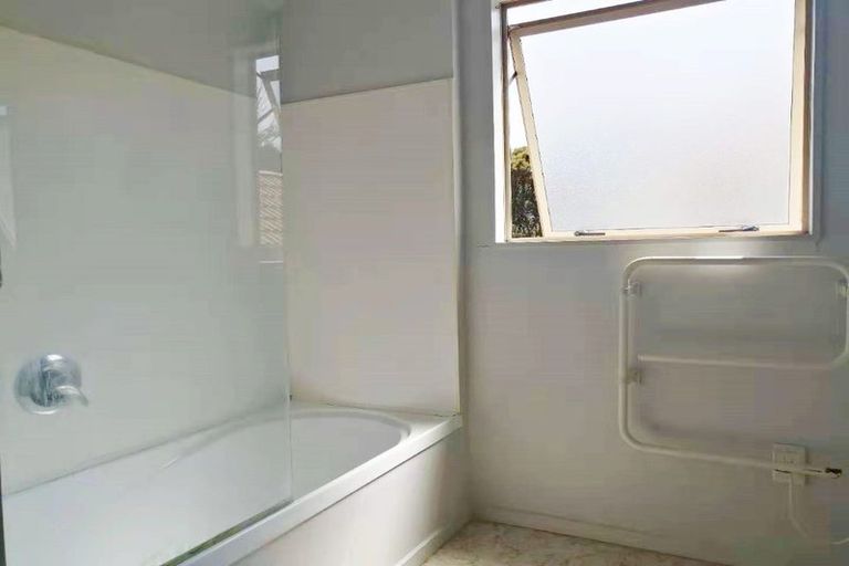 Photo of property in 1/111 Seaview Road, Glenfield, Auckland, 0629