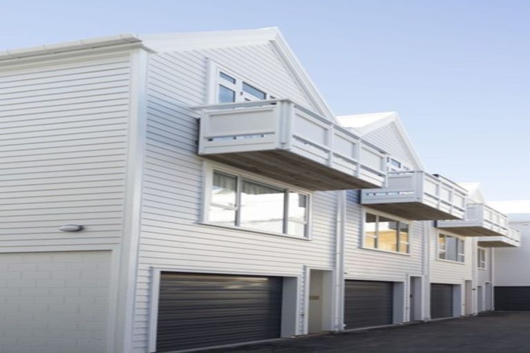Photo of property in Pirie Street Townhouses, 18/35u Pirie Street, Mount Victoria, Wellington, 6011