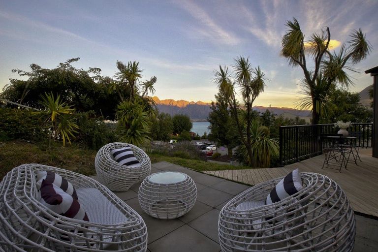 Photo of property in 14 Sainsbury Road, Fernhill, Queenstown, 9300