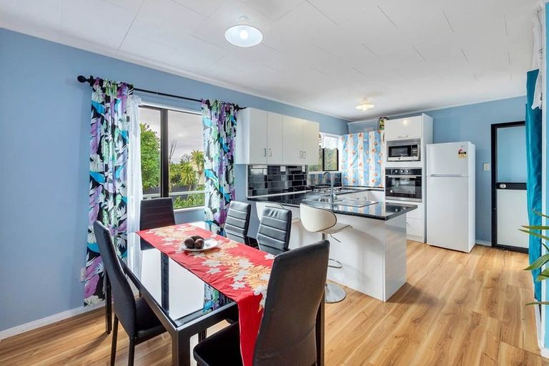 Photo of property in 12 Cameron Place, Ranui, Auckland, 0612