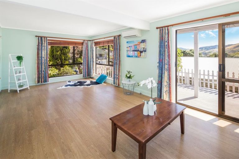 Photo of property in 84 Churton Drive, Churton Park, Wellington, 6037