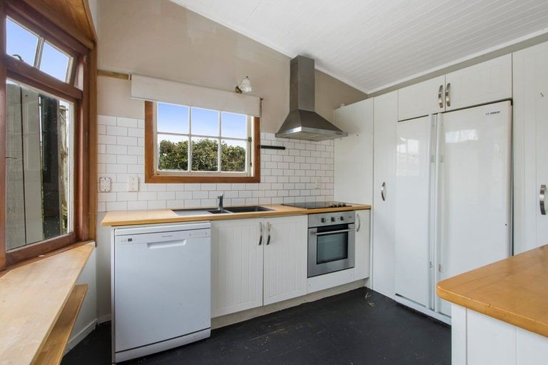 Photo of property in 18 Omokoroa Road, Omokoroa, 3114