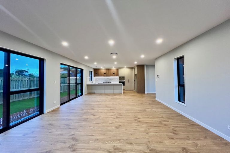 Photo of property in 16 Kiokio Place, Swanson, Auckland, 0614