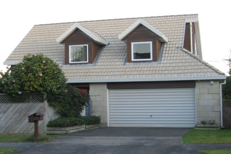 Photo of property in 4 Glucina Avenue, West Harbour, Auckland, 0618