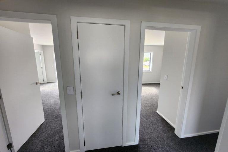 Photo of property in 17 Rewarewa Way, Timberlea, Upper Hutt, 5018