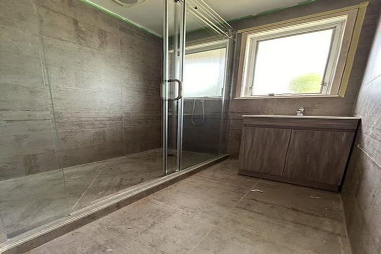 Photo of property in 77 Chilcott Road, Henderson, Auckland, 0612