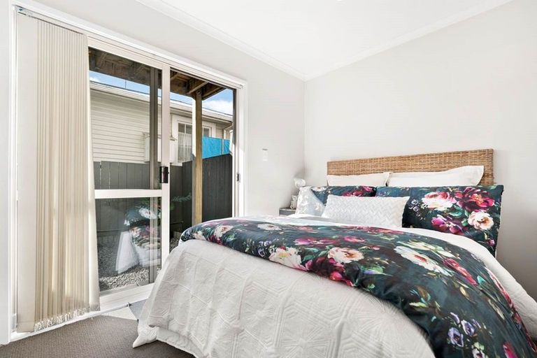 Photo of property in 4/49 Henderson Valley Road, Henderson, Auckland, 0612