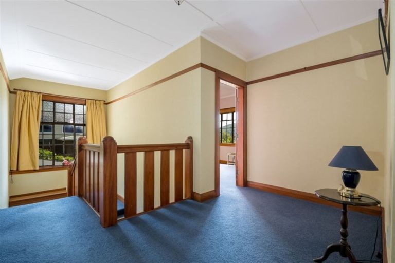 Photo of property in 118 Wellington Street, Picton, 7220