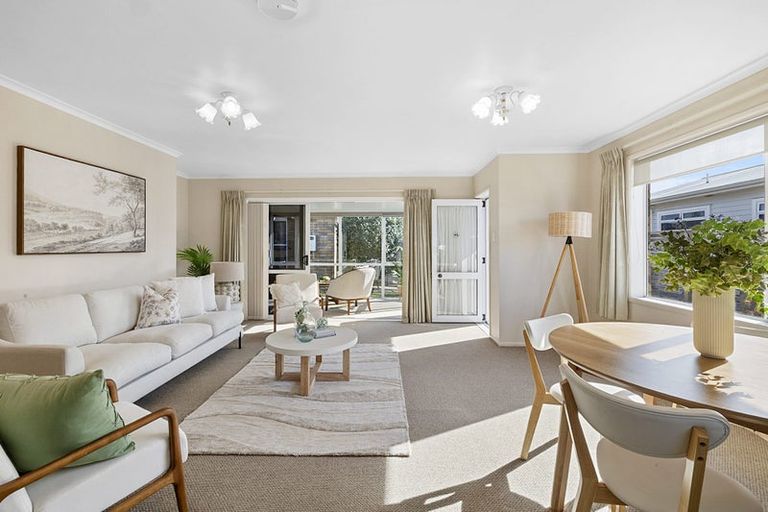 Photo of property in 1/17 Clemow Road, Fitzroy, New Plymouth, 4312