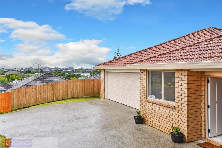 Photo of property in 24 Piriti Place, Weymouth, Auckland, 2103