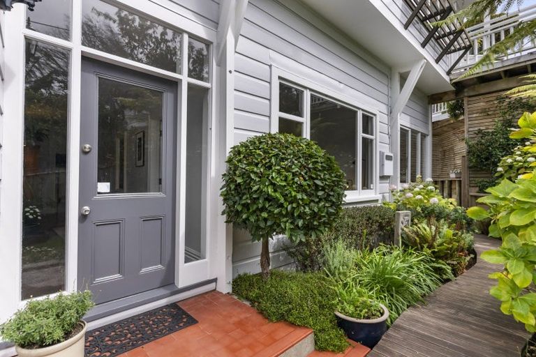 Photo of property in 21 Simla Crescent, Khandallah, Wellington, 6035