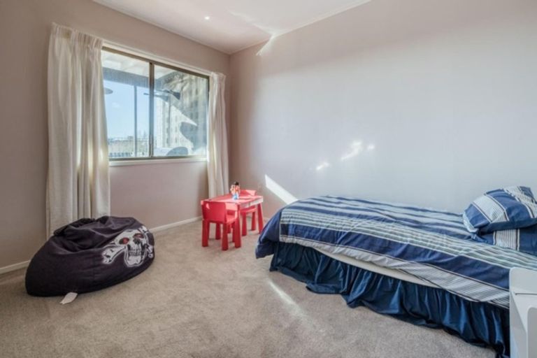 Photo of property in 468 Don Buck Road, Massey, Auckland, 0614