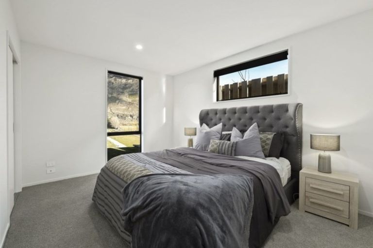 Photo of property in 22 Huxley Place, Lake Hayes, Queenstown, 9304