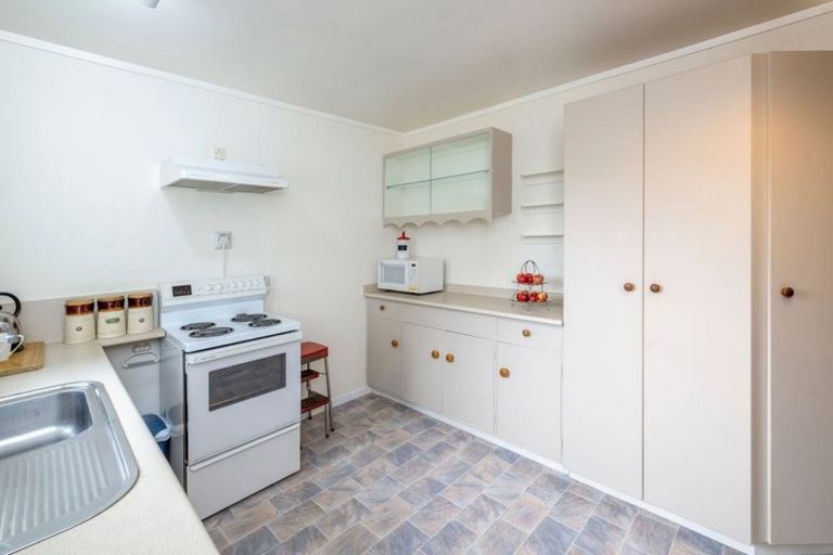 Photo of property in 12 Poneke Drive, Waikanae, 5036