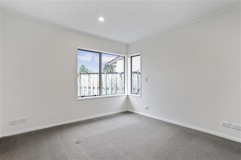 Photo of property in 14 Russett Grove, Henderson, Auckland, 0612